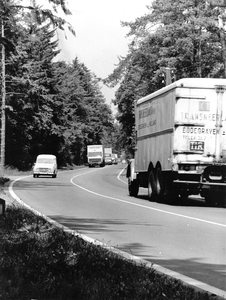 847321 Afbeelding van het autoverkeer op de Doornseweg (onderdeel van de S09, de secundaire provinciale weg ...